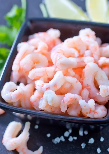 Shrimps in bowl — Stock Photo, Image