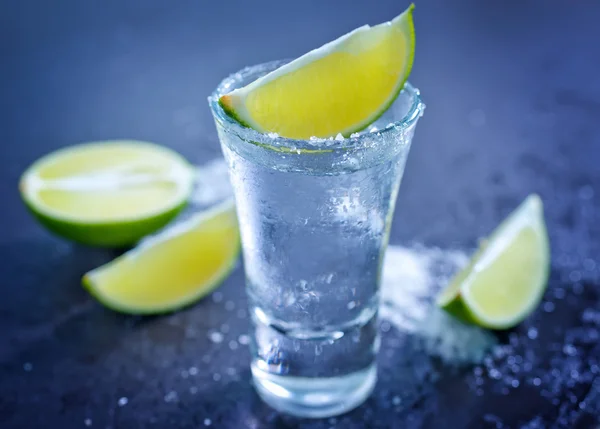 Tequilla mit Zitrone — Stockfoto