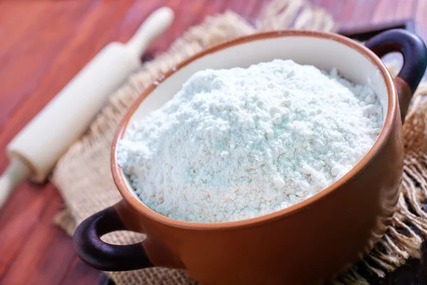 Flour in bowl — Stock Photo, Image