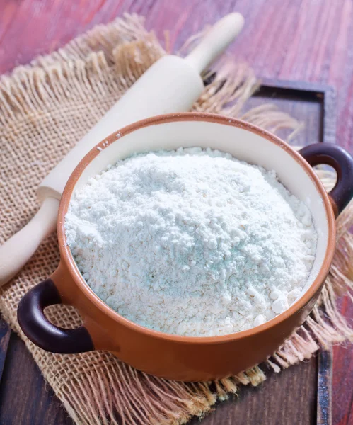 Flour in bowl — Stock Photo, Image