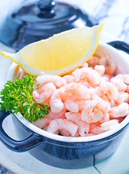 Shrimps with lemon — Stock Photo, Image