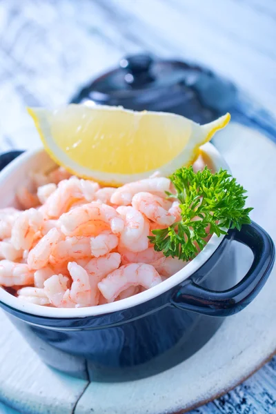 Shrimps with lemon — Stock Photo, Image