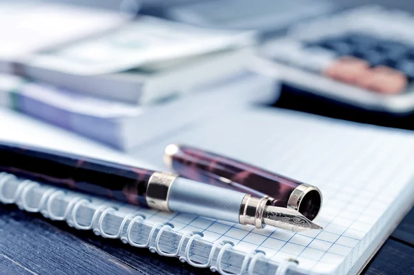 Stift und Notiz — Stockfoto