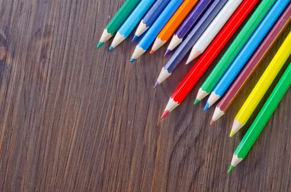 Crayons sur la table — Photo
