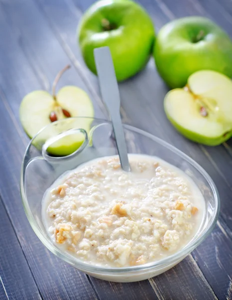 Porridge with apples — Stock Photo, Image