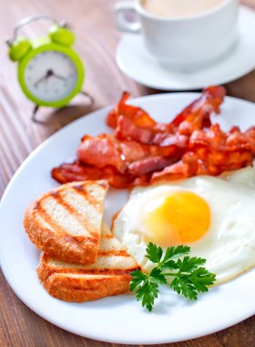 çırpılmış yumurta ile Kahvaltı