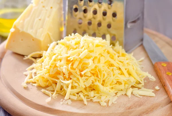 Käse auf dem Brett — Stockfoto