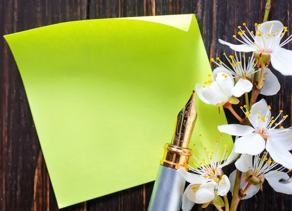 Flowers and paper — Stock Photo, Image