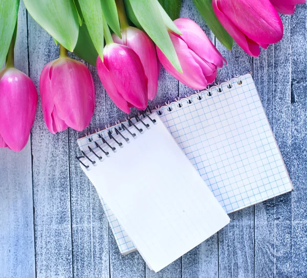 Flowers and note — Stock Photo, Image