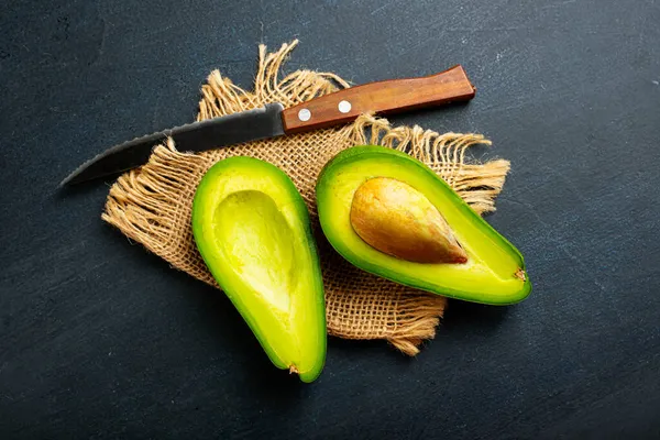 Fresh Avokado Green Avocado Wooden Plate — Stock Photo, Image