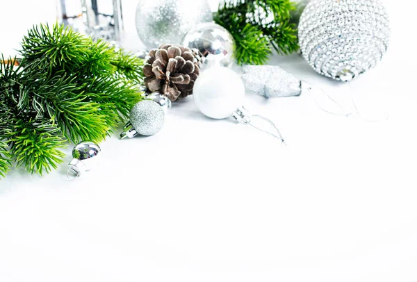Vackra Julgranskulor Hängande Från Graaen Grenar — Stockfoto