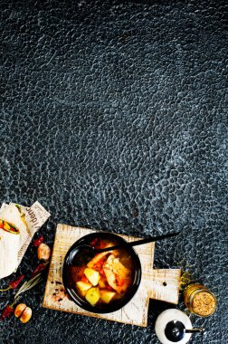 Balık çorbası, somonlu çorba, diyet yemek.