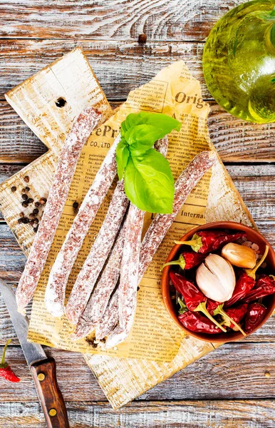 Salsicha Salame Com Pimenta Quadro Branco — Fotografia de Stock