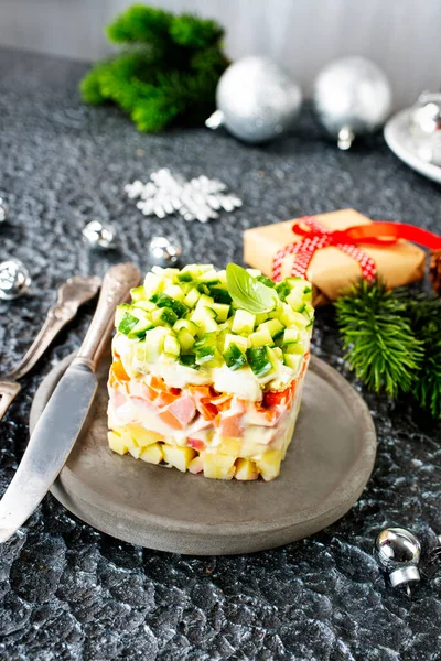 Salada Olivier Salada Tradicional Russa Salada Com Frango Legumes — Fotografia de Stock