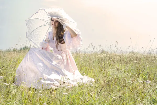 Bela mulher em vestido vintage — Fotografia de Stock