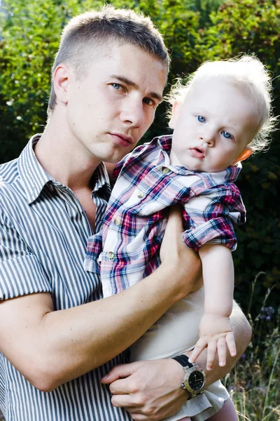 Otec a syn venkovní — Stock fotografie