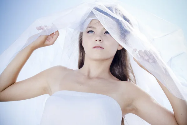 Mulher com um lenço branco — Fotografia de Stock