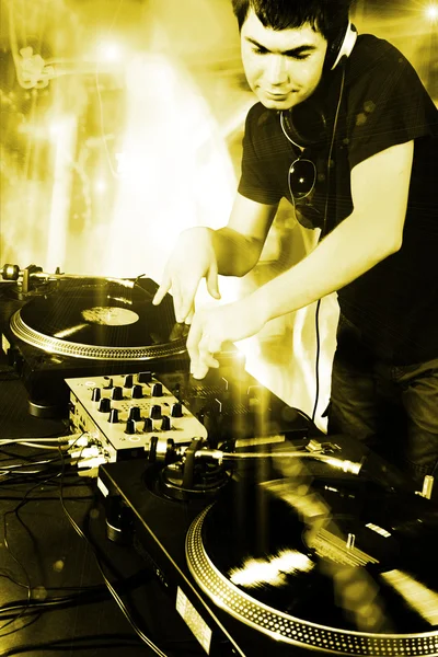 Dj playing disco house progressive electro music at the concert — Stock Photo, Image