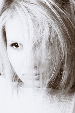 sarışın model poz