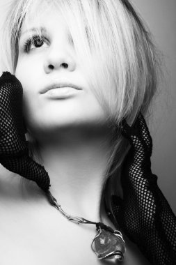 sarışın model poz