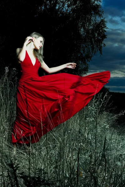 Portrait of dancing woman at forest — Stock Photo, Image