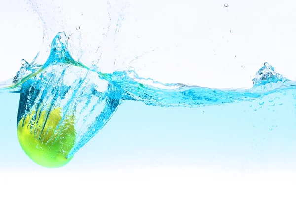 Lemon under water splashing — Stock Photo, Image