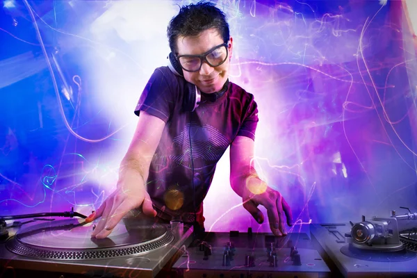 Dj tocando no concerto — Fotografia de Stock