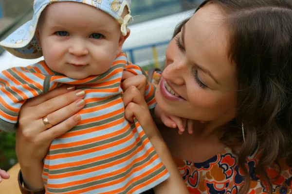 Moeder met baby — Stockfoto