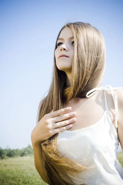 豊かな髪の美しい少女 — Stock fotografie