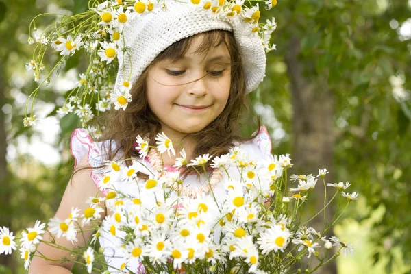 Smiling girl playing on the meadow — Stock Photo, Image