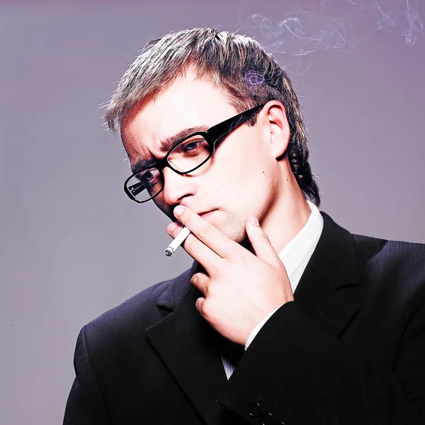 Smoking man. Close-up — Stock Photo, Image