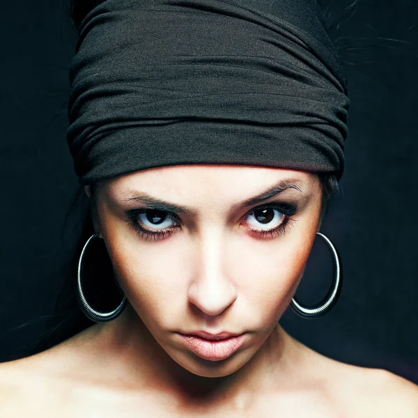 Vacker kvinna med bruna ögon. mode foto — Stockfoto
