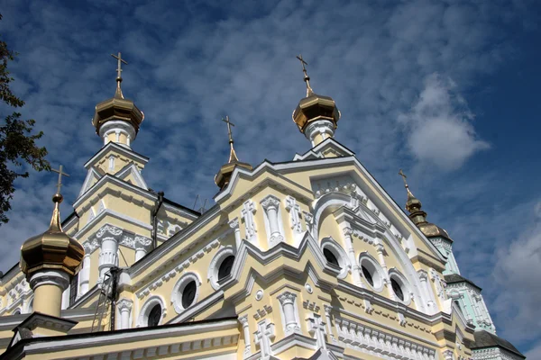 Mosteiro de St. Intercession em Kharkiv, Ucrânia — Fotografia de Stock