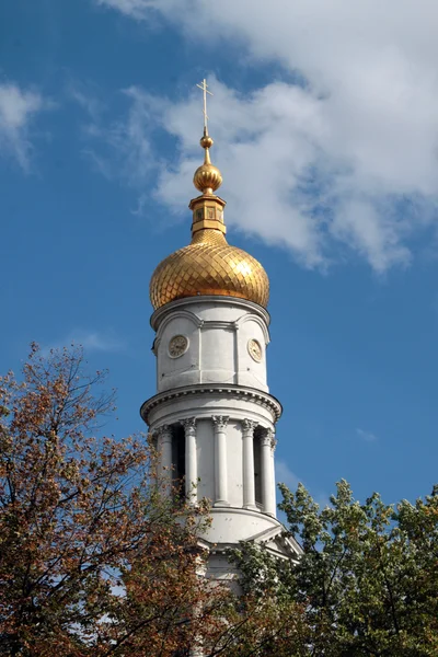 Glockenturm der Mariä-Himmelfahrt-Kathedrale in Charkiw, Ukraine — Stockfoto