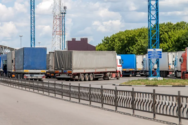 Posto de controlo fronteiriço entre a Ucrânia e a Rússia — Fotografia de Stock