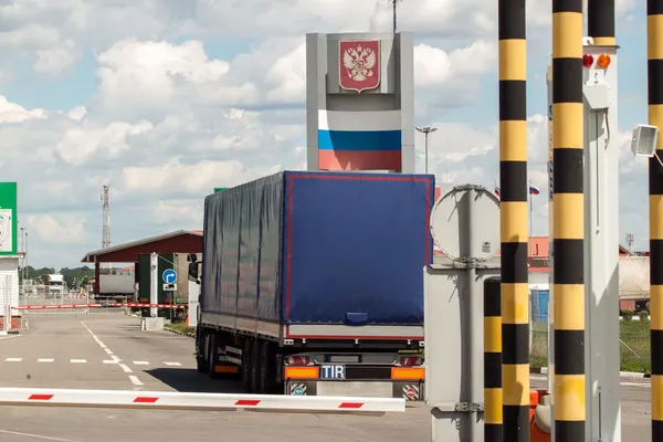 Posto de controlo fronteiriço entre a Ucrânia e a Rússia — Fotografia de Stock