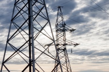 Elektrik iletim kulesi