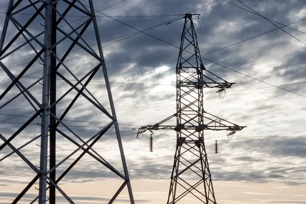 Torres de transmissão de electricidade — Fotografia de Stock