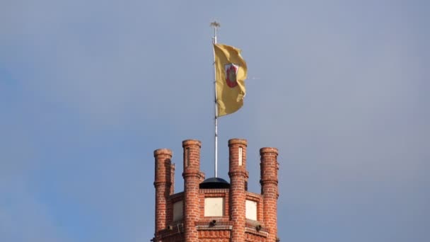 Bandera en la torre, Kyritz — Vídeos de Stock