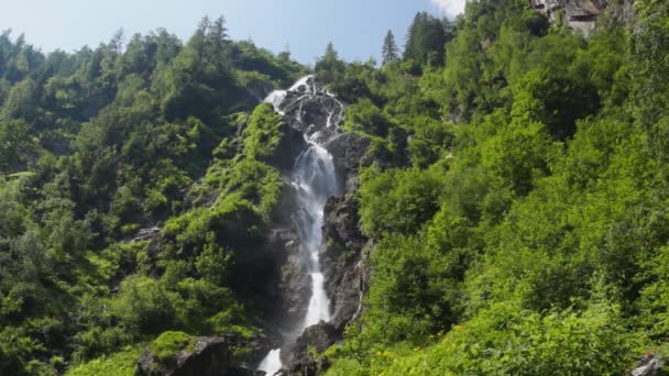 Vattenfall på Bodenseen, Steiermark, Österrike — Stockvideo