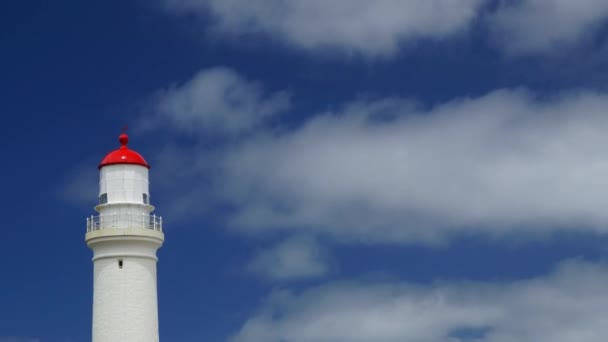 Faro y nubes — Vídeo de stock