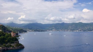 Ligurya Denizi ve tekne ile coasline