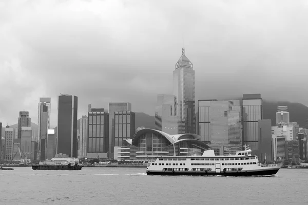 Hong kong skyline met boten — Stockfoto