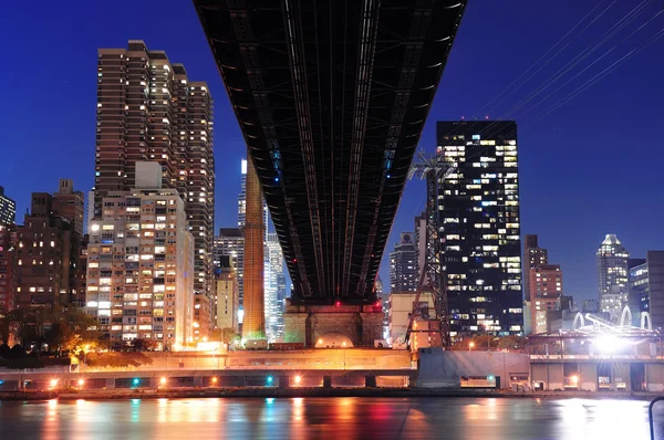 Queensboro Bridge und Manhattan — Stockfoto