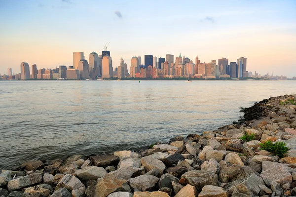 New York City river shore — Stock Photo, Image