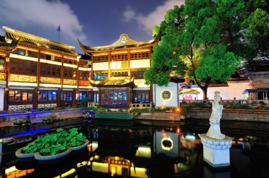 Pagoda bina shanghai