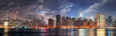 New York'un manhattan midtown alacakaranlıkta