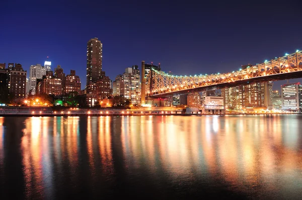 クイーンズボロー ブリッジとマンハッタン — ストック写真