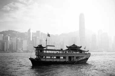 tekne ile Hong kong manzarası