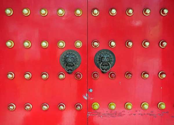 Red Chinese Door in Hong Kong — Stock Photo, Image